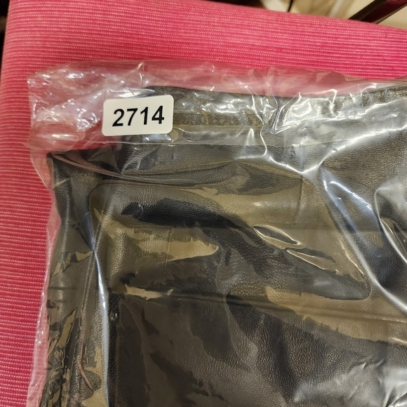 The Limited Women's black 100% leather Straight legs pants size 2 - Picture 14 of 14